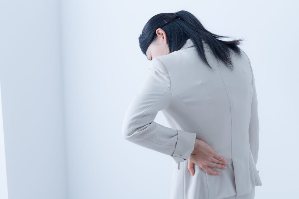 腰の痛み　女性