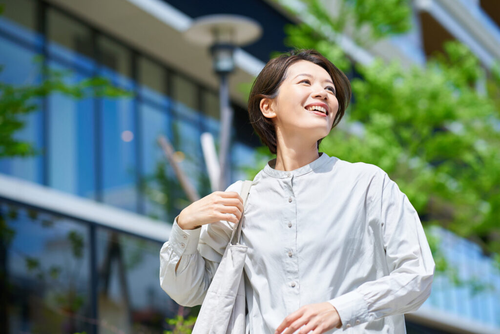 仕事する女性
